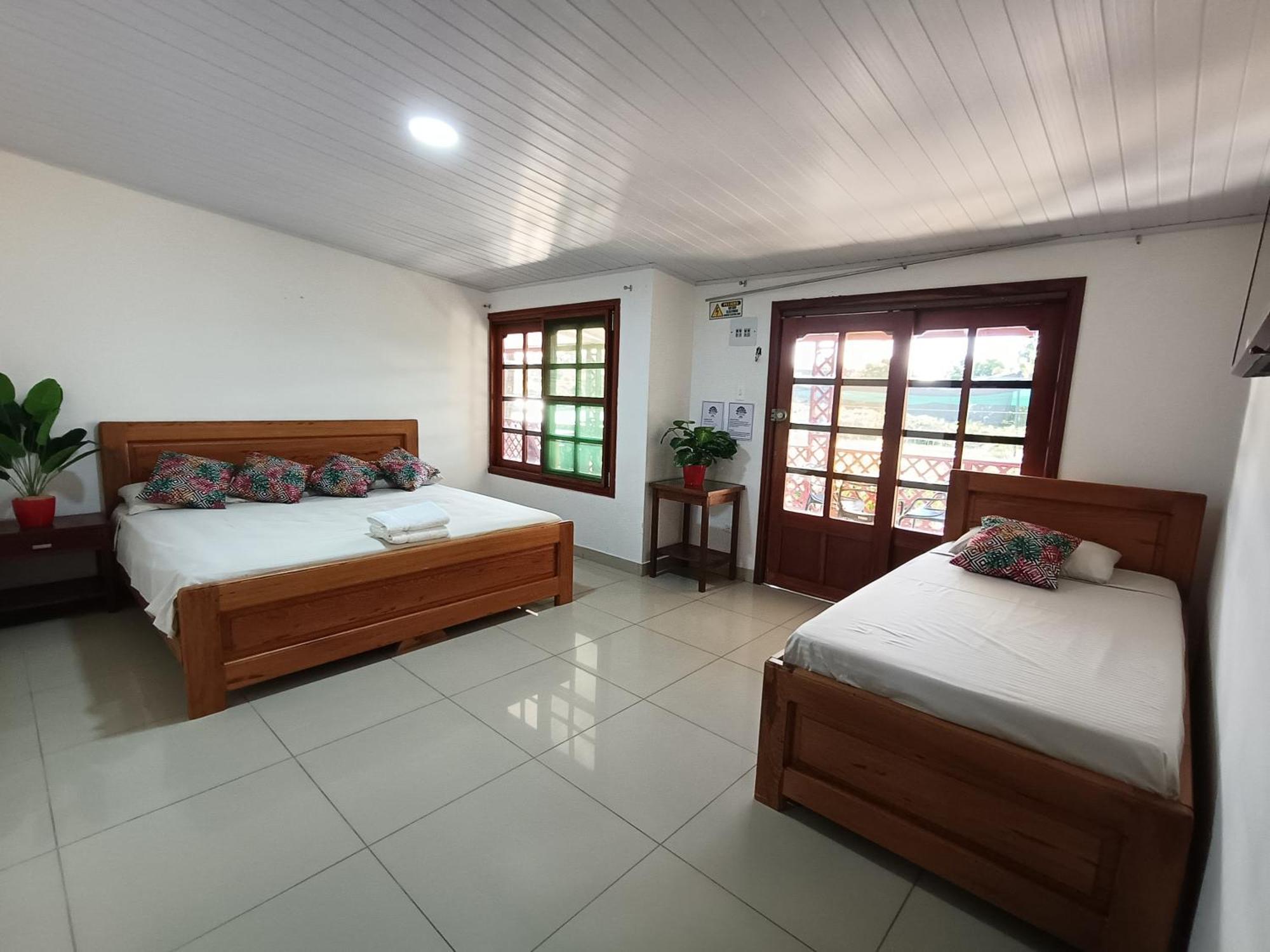 Kanaq Hotel Tours Летисия Экстерьер фото